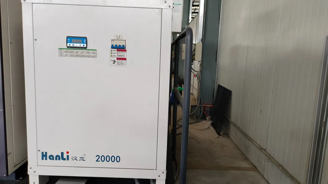 Máquina a laser de corte de metais com cobertura protetora fechada e velocidade de corte 0-40m/min 1