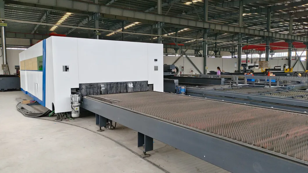 Máquina a laser de corte de metais com cobertura protetora fechada e velocidade de corte 0-40m/min 3