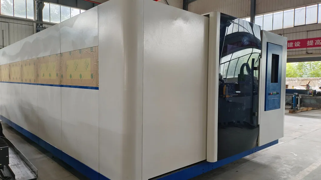 Máquina a laser de corte de metais com cobertura protetora fechada e velocidade de corte 0-40m/min 4